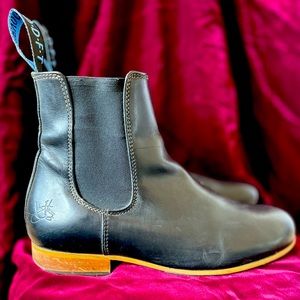Fluevog Radio: Very good RCI Women’s 8 narrow. Tune in, Turn on, and Vog out!